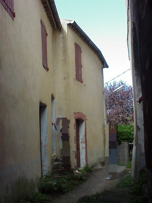 Maison de village en pierre à rénover sur les hauteurs de Bessèges