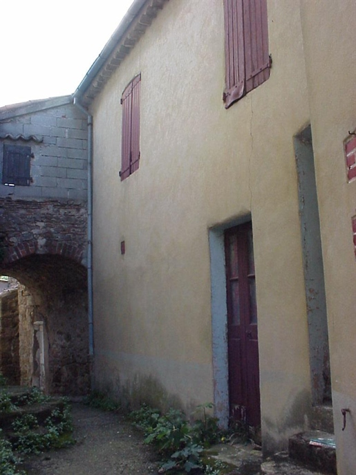 Maison de village en pierre à rénover sur les hauteurs de Bessèges