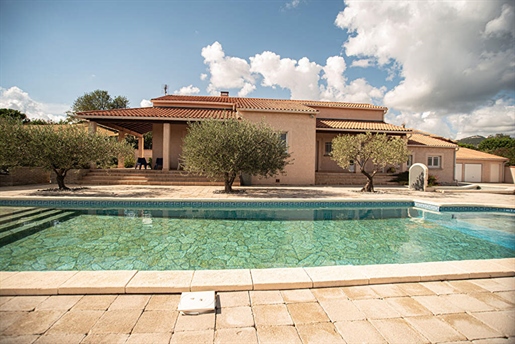 A Vendre Villa 7 pièces 171 m2, piscine, 4 garages Quissac 30260