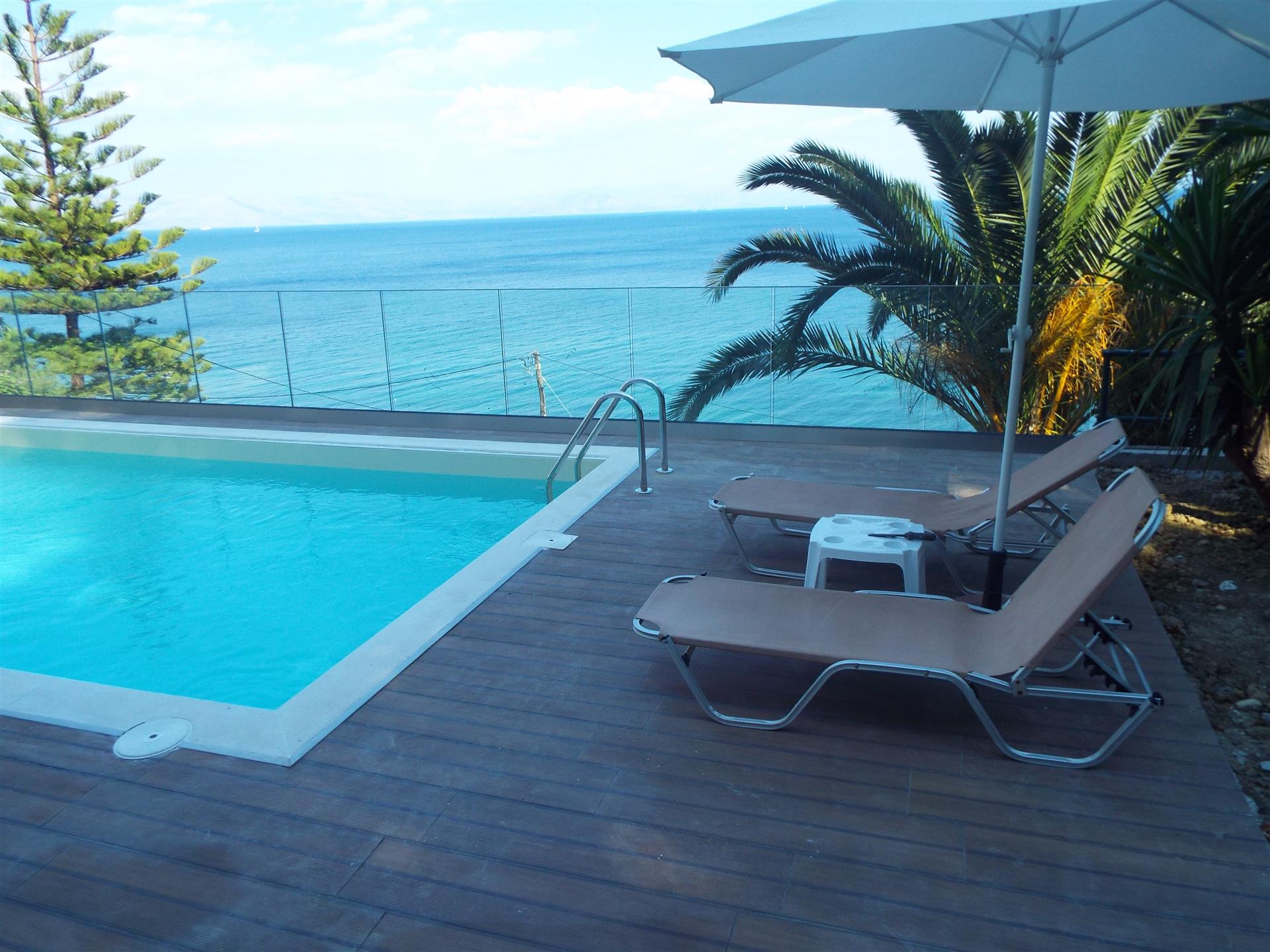 Villa de lujo junto al mar con piscina Corfú