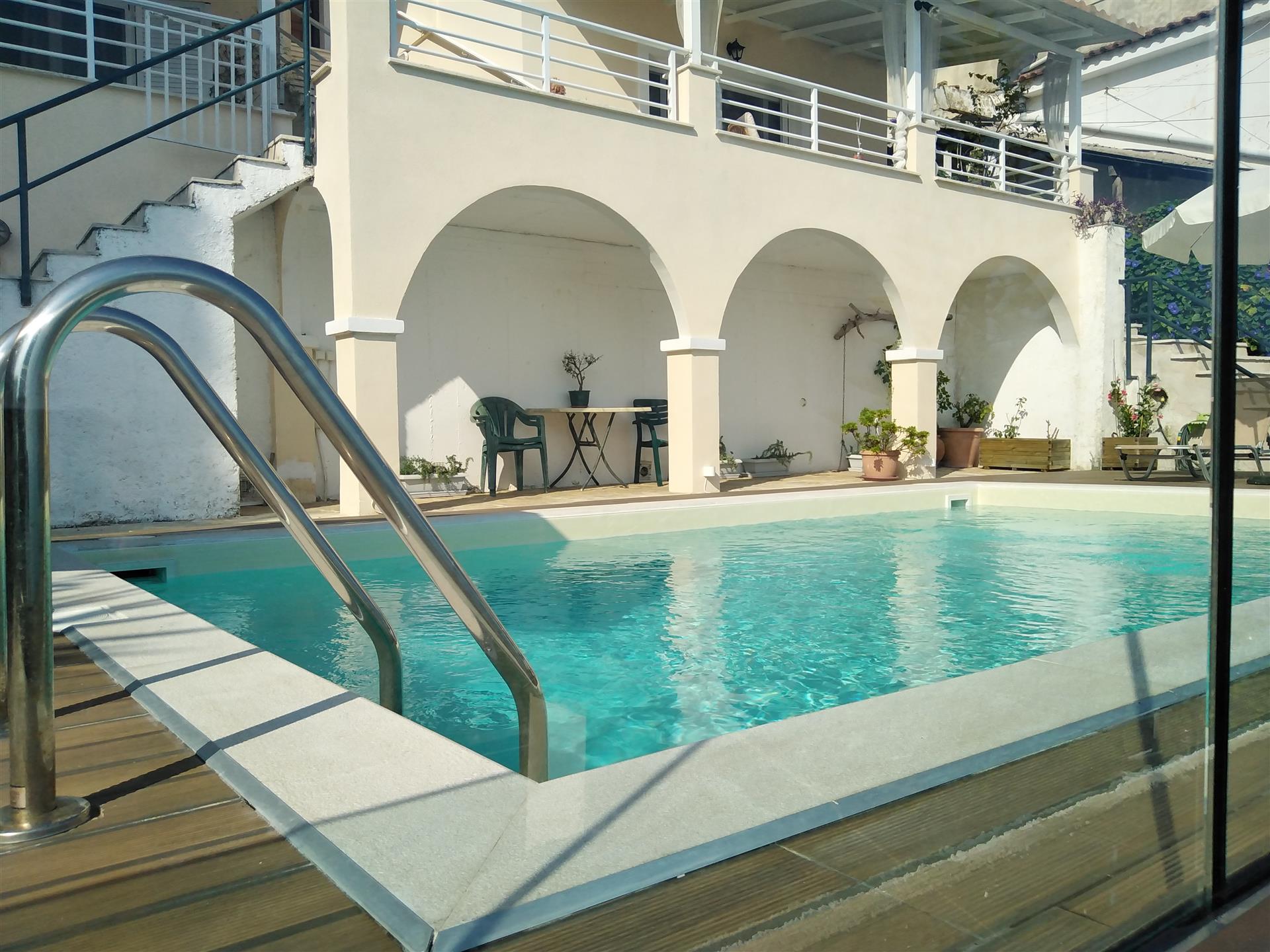 Villa de lujo junto al mar con piscina Corfú