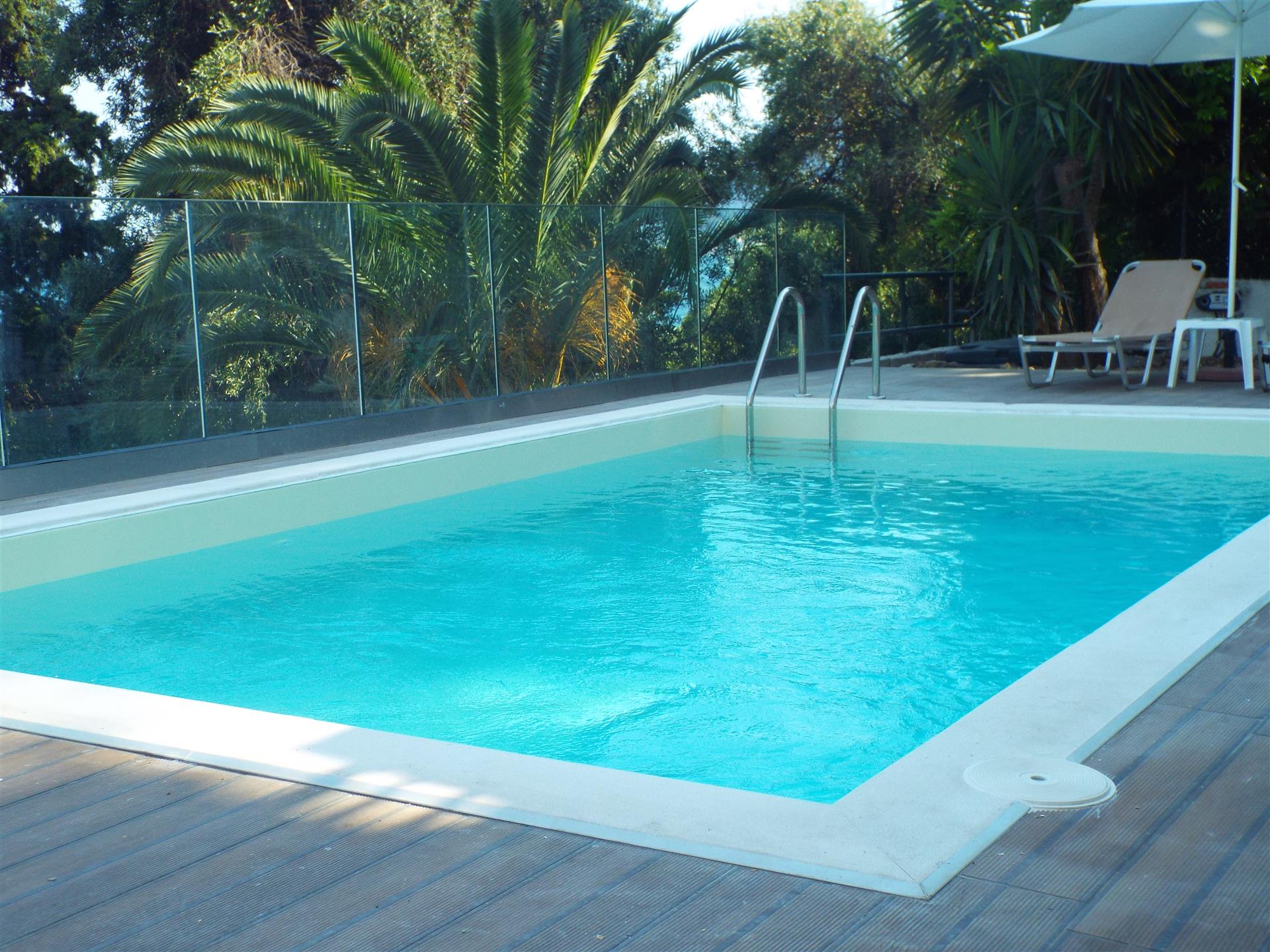 Villa de lujo junto al mar con piscina Corfú