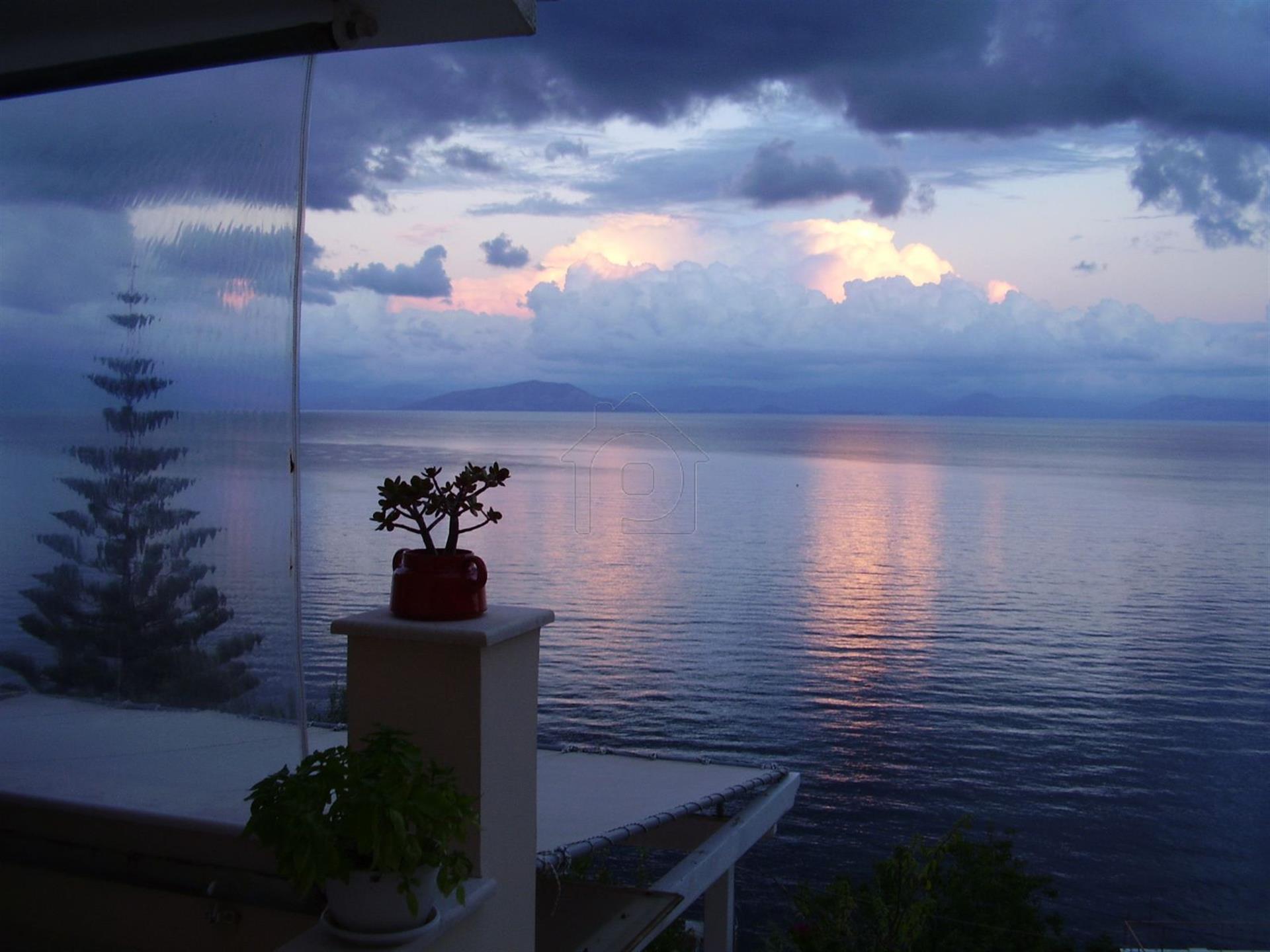 Villa de lujo junto al mar con piscina Corfú