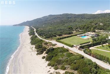Luxury seaside villa of 700 sqm in Preveza