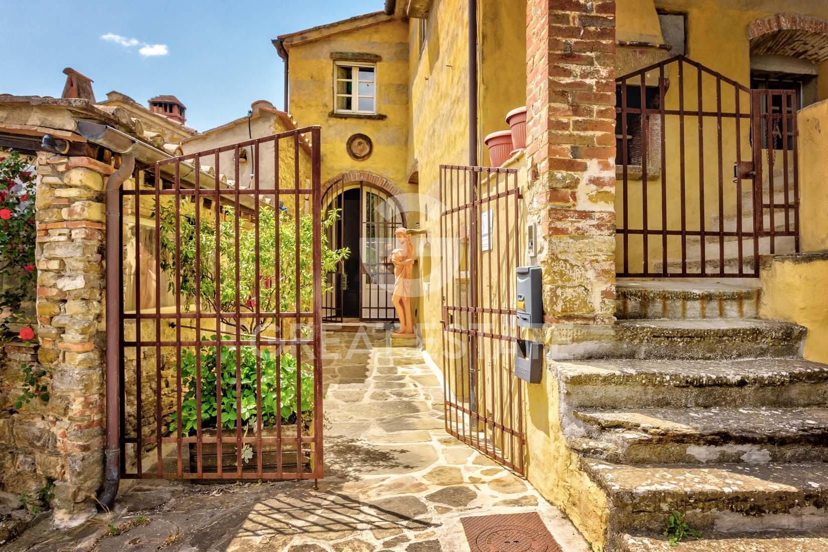 Purchase: House (52100)