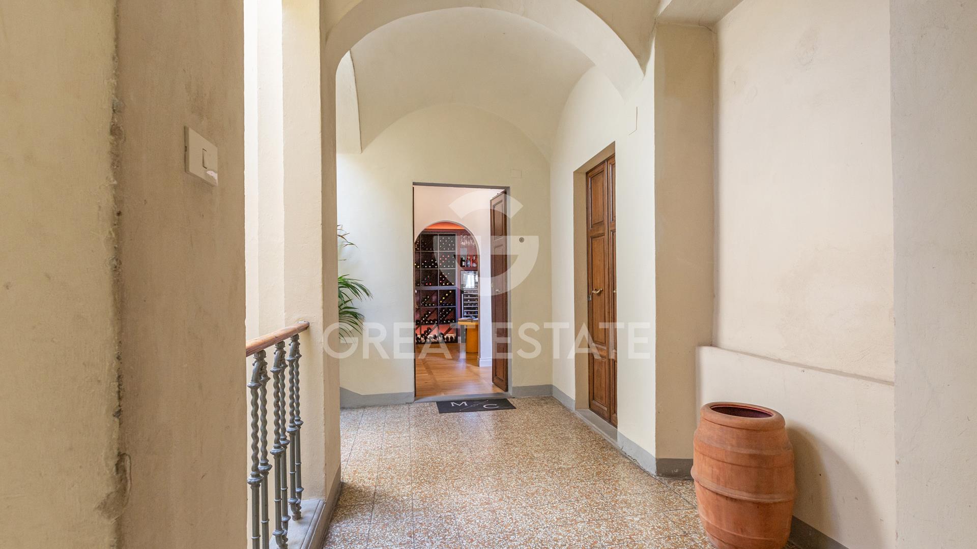 Purchase: Apartment (52100)