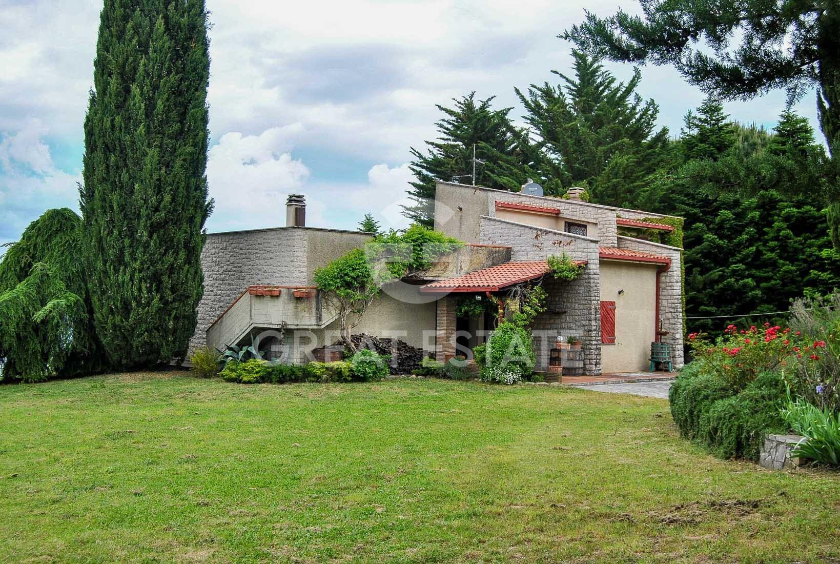 Purchase: House (05023)