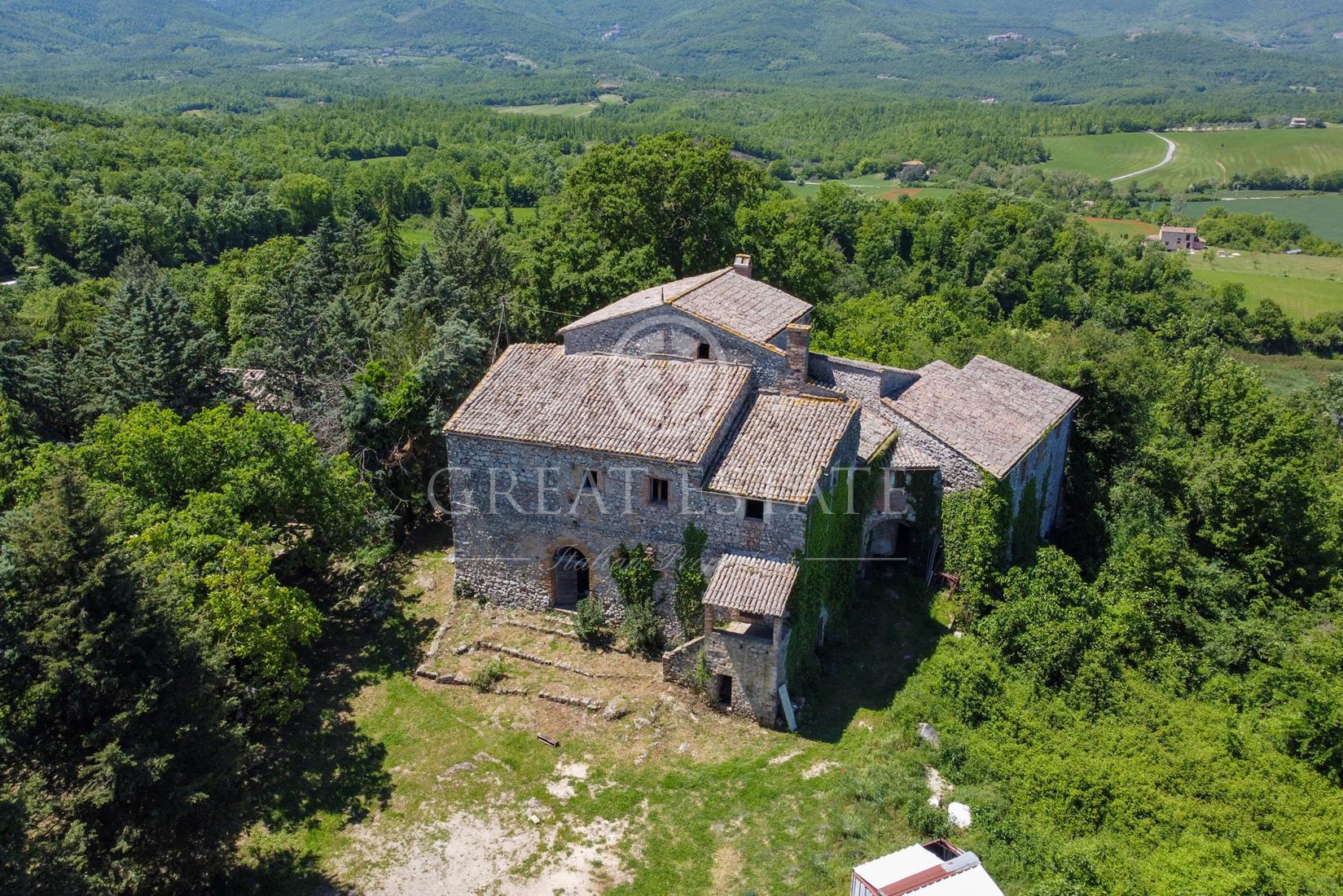 Purchase: Luxury property (05020)