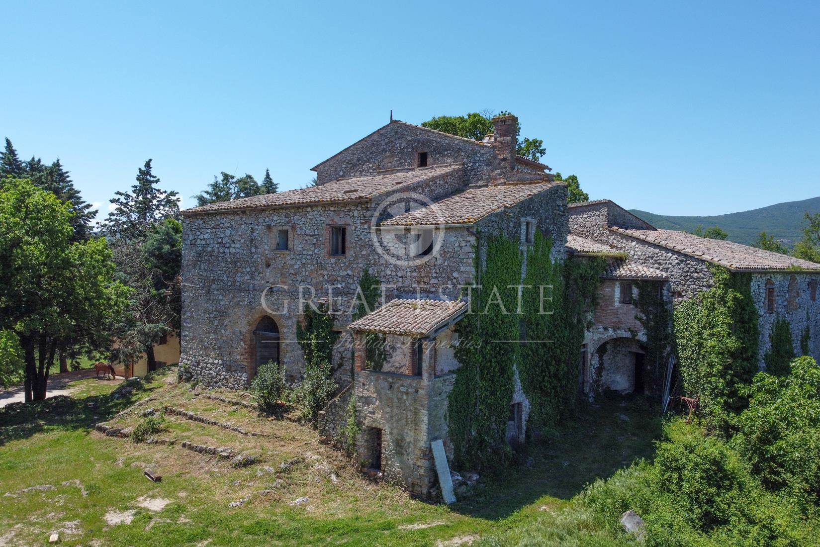 Purchase: Luxury property (05020)