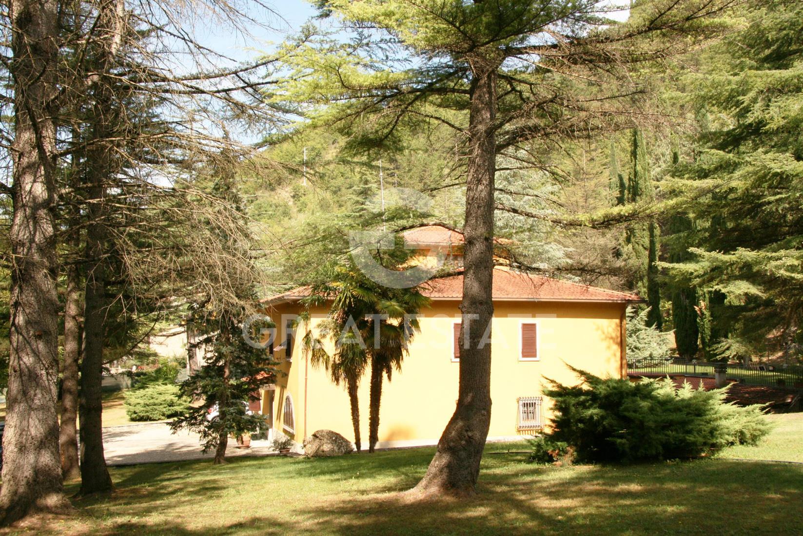 Purchase: House (52010)