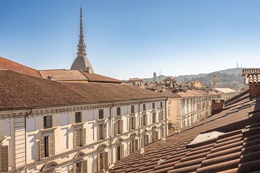 Penthouse / Dachgeschoss von 193 m2 in Turin