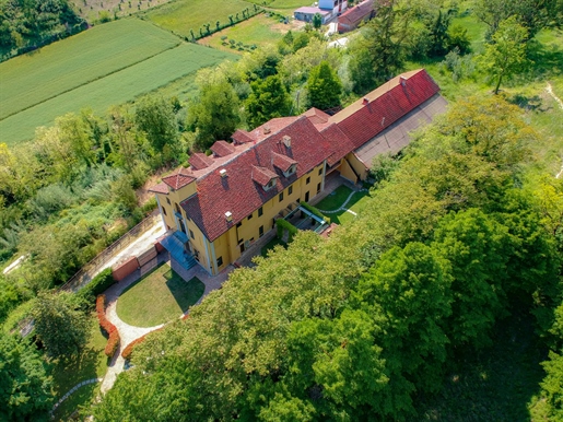 Villa individuelle de 900 m2 à Asti