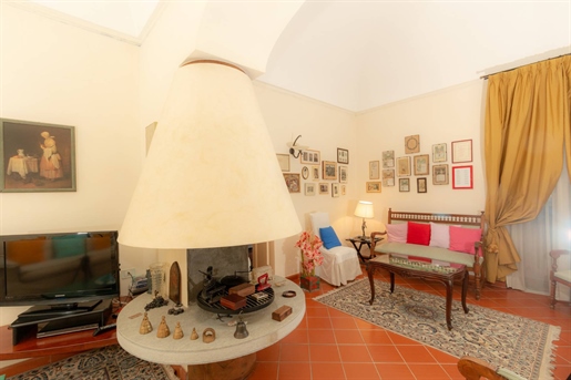 Freistehende Villa von 900 m2 in Asti