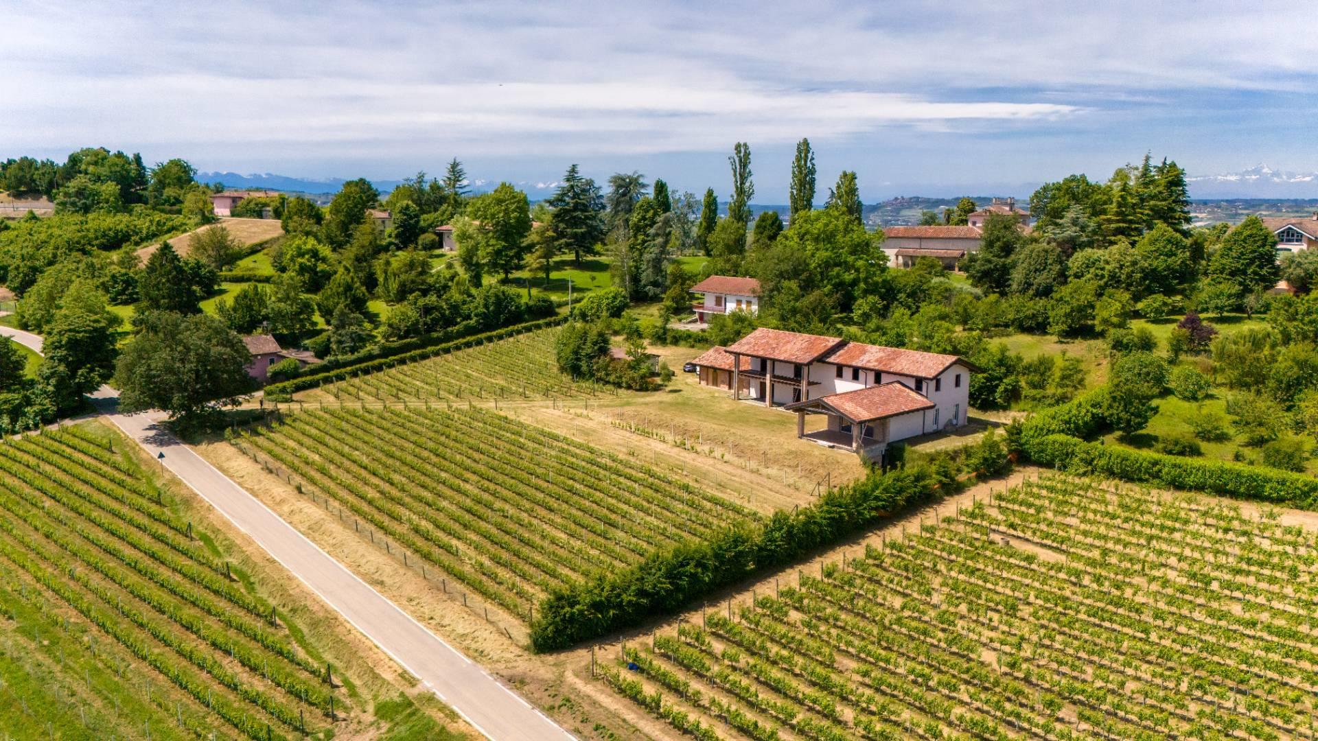 Farm 930 m2 in Costigliole d'Asti