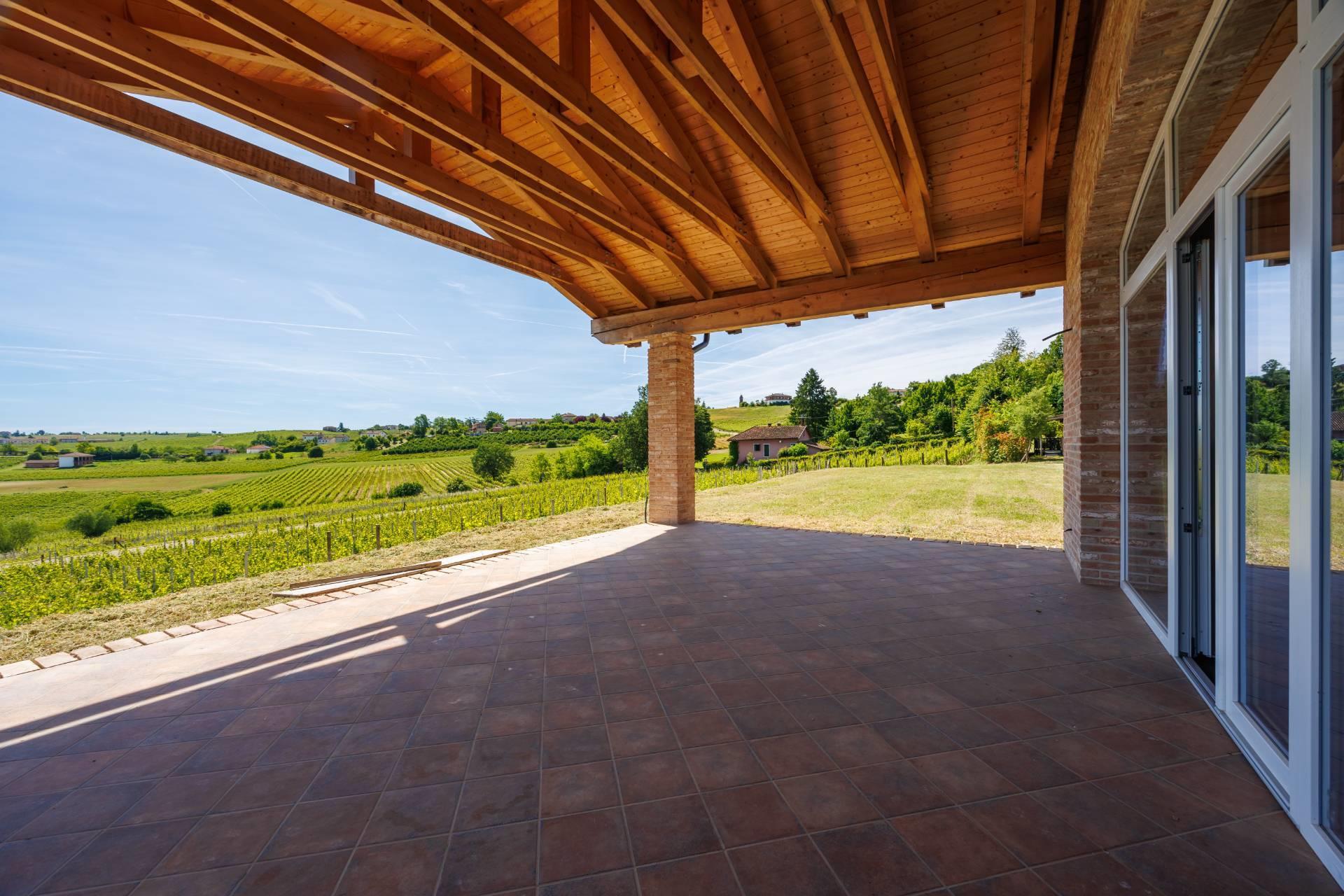 Farm 930 m2 in Costigliole d'Asti