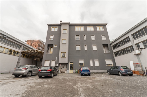 Office 412 m2 in Cologno Monzese