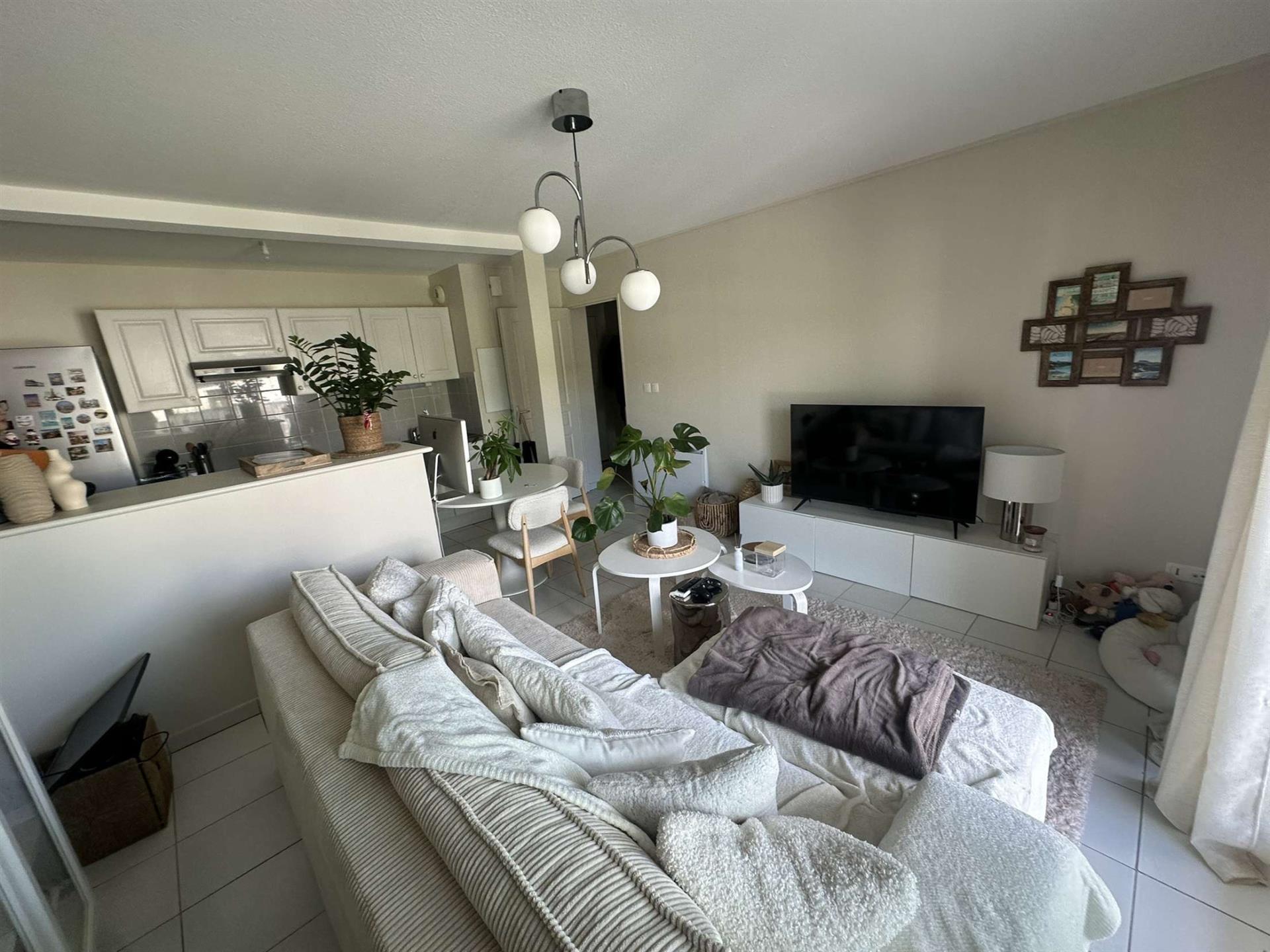 Purchase: Apartment (24000)
