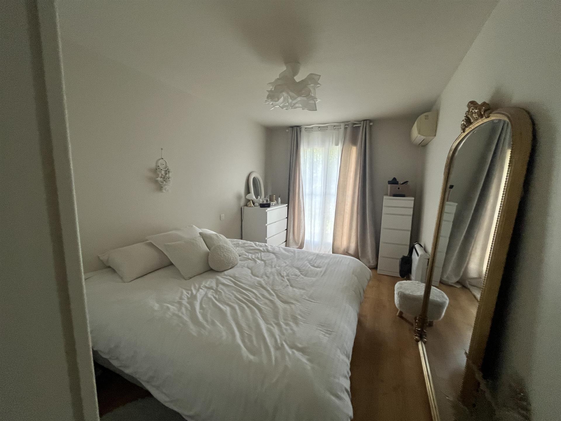 Purchase: Apartment (24000)