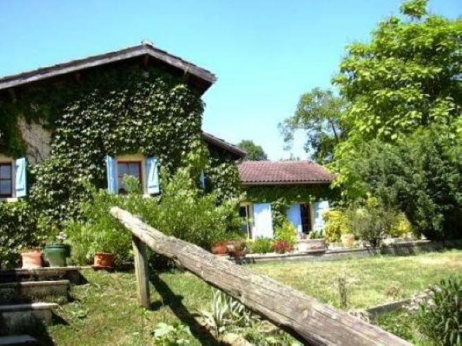 Charmosa propriedade rural de 5 quartos com amplos jardins e estábulos