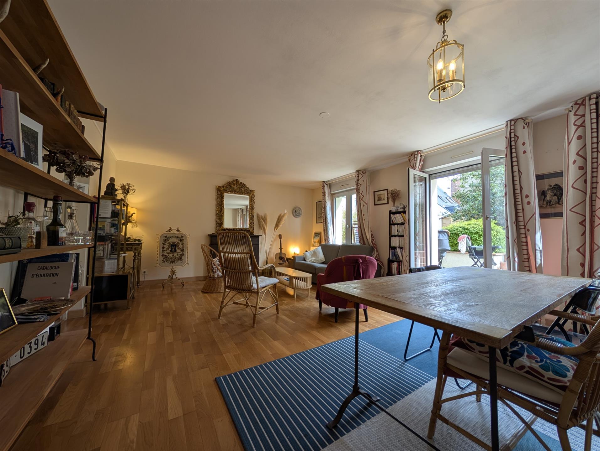Apartment for sale with large terrace Orléans center