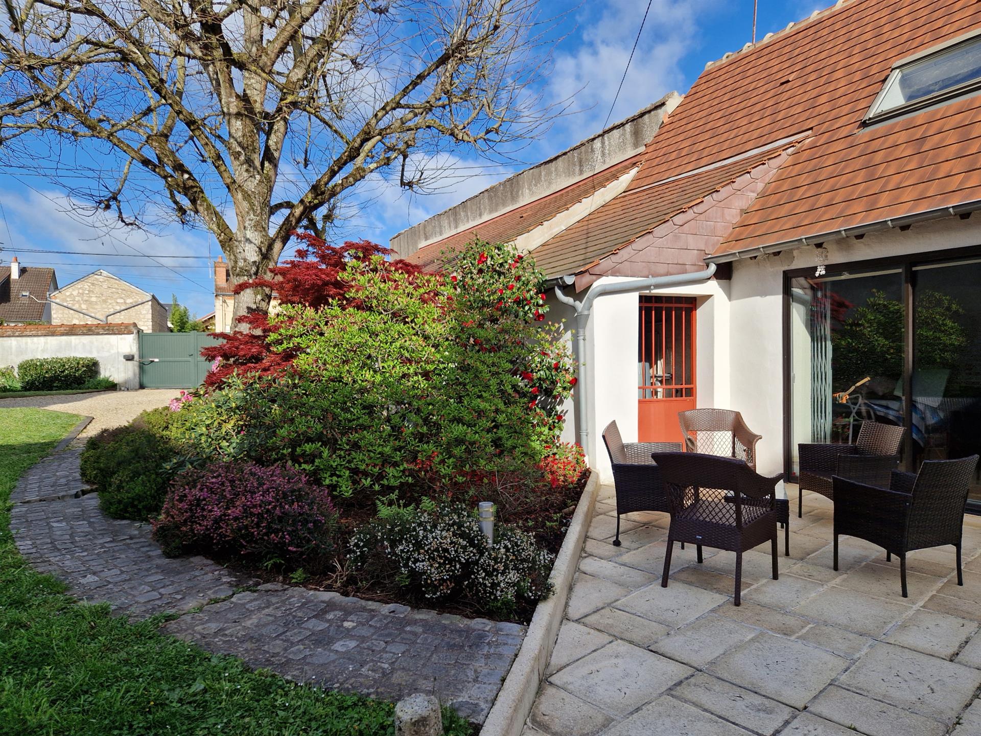 Vente Grande Maison Renovee Sur Terrain De Plus De 900 m2