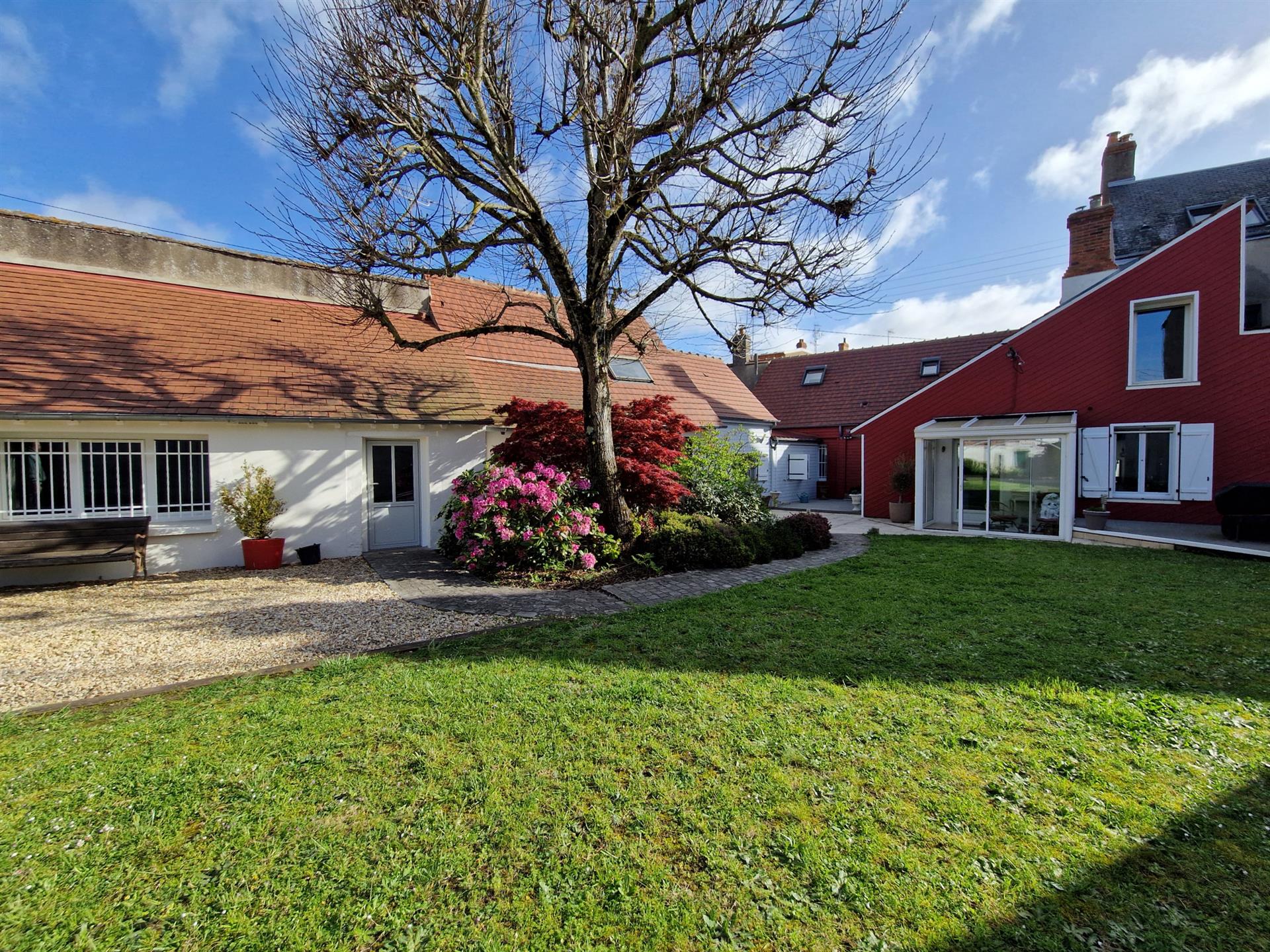 Vente Grande Maison Renovee Sur Terrain De Plus De 900 m2