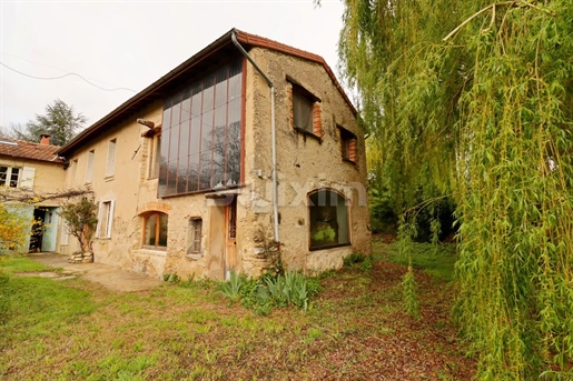 Old farmhouse to finish renovating 5 minutes from Crest, outbuildings and land about 8000m2