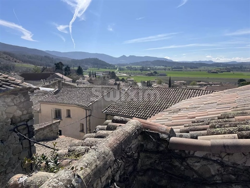 Superbe maison au coeur d'un village perché de la Drôme avec 3 terrasses et vue