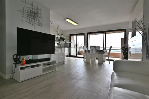 Modern 2 bedroom Apartment with Garage and Terrace