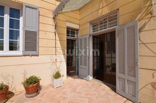 More than 310sqm in the historic center of Grasse