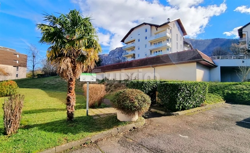 Duplex T3 in the center of Collonges-Sous-Salève - Garage, Parking and Cellar