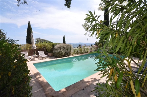 Villa au calme, avec piscine et vue exceptionnelle