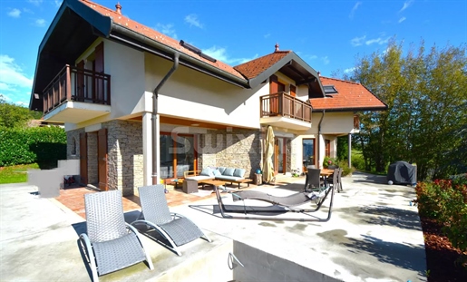 Villa excepcional con vista panorámica del lago de Annecy en 2500 m² de terreno