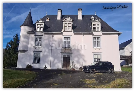 18Th century chateau, two gites, barn and stables set in 79000m² of land