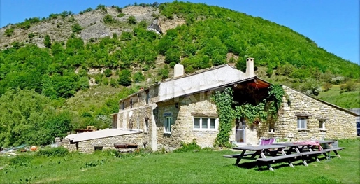 Stenen landgoed, 29ha grond en prachtig uitzicht in de Drôme Provençale