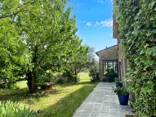 Stone farmhouse agricultural zone with well.