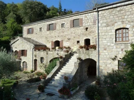 Ardeche - 12th century building - 4 hectares - Swimming pool