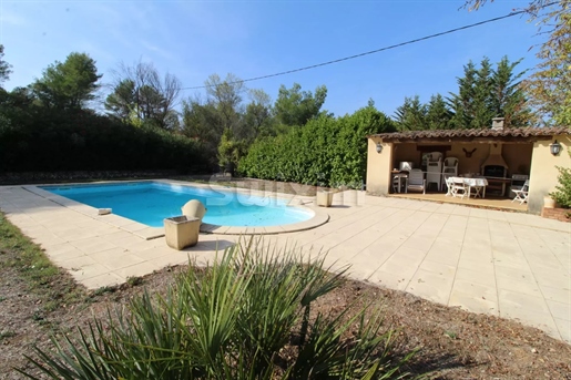 Property with 2 houses on a large plot and swimming pool
