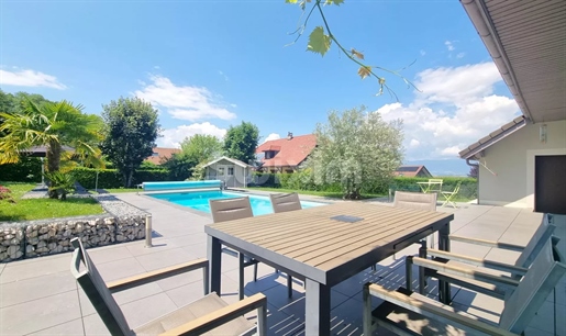 Villa with pool in the hills above Neydens