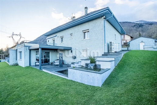 Detached house of 290m2 on plot of 1000m2