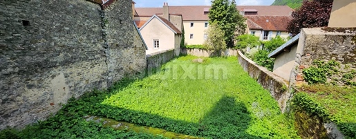Real estate complex in the heart of Poligny