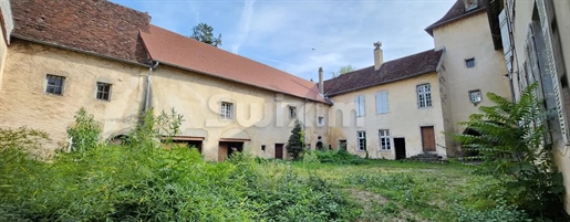 Real estate complex in the heart of Poligny