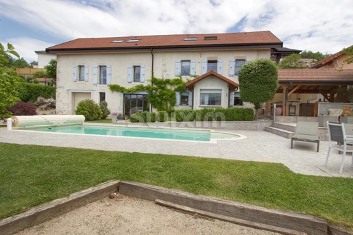 Exceptional duplex 7 rooms - Garden - Swimming pool with Pool-House - Petanque court