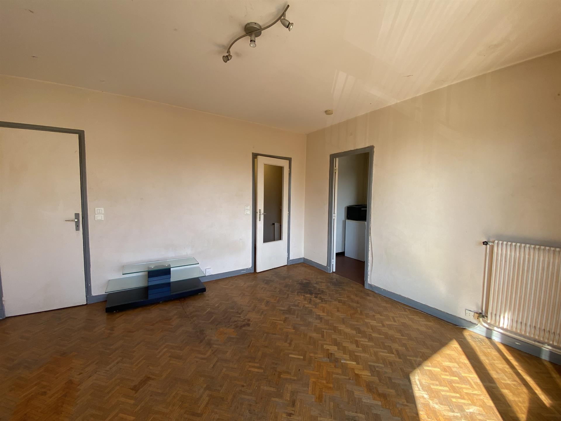 Purchase: Apartment (45000)