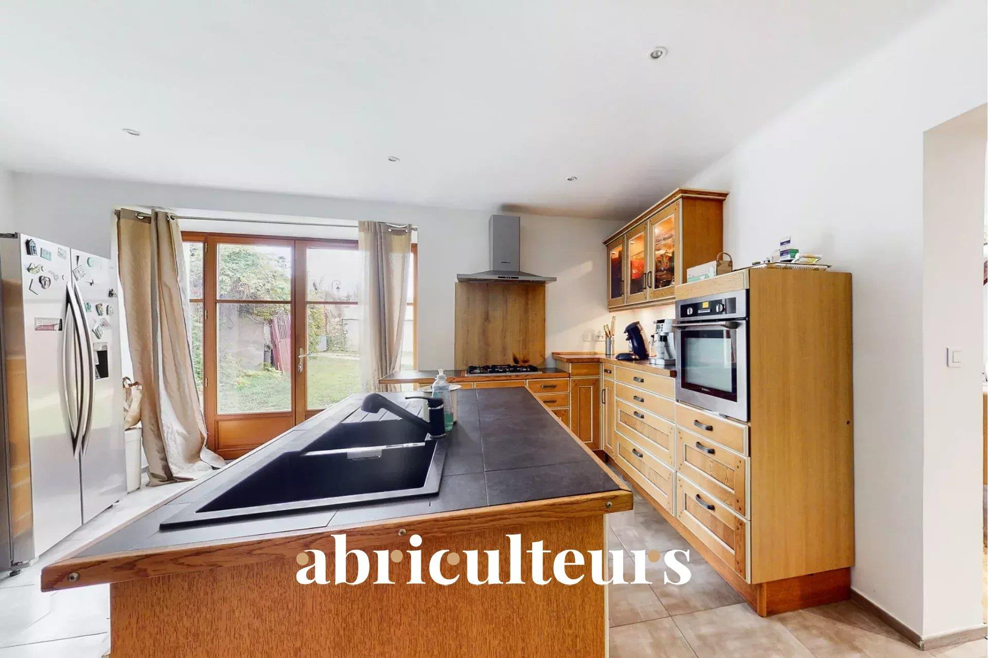 Charming 5-Bedroom Home in Le Boullay-Mivoye, France