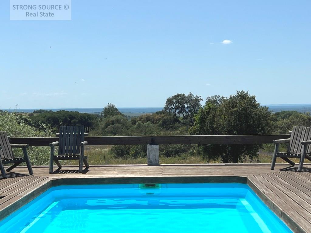 Property with 6 bedroom villa with 400 m2 in Monte Alentejano with access to a dam, land with 52,500