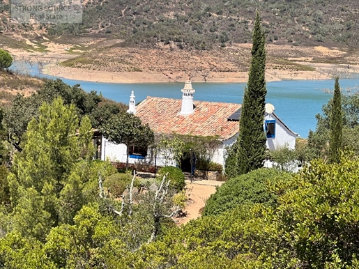 Fantastic property with stunning views, next to the dam near Santana da Serra, with direct access to