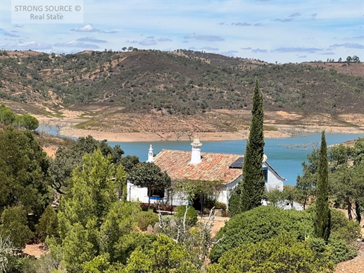 Fantastic property with stunning views, next to the dam near Santana da Serra, with direct access to