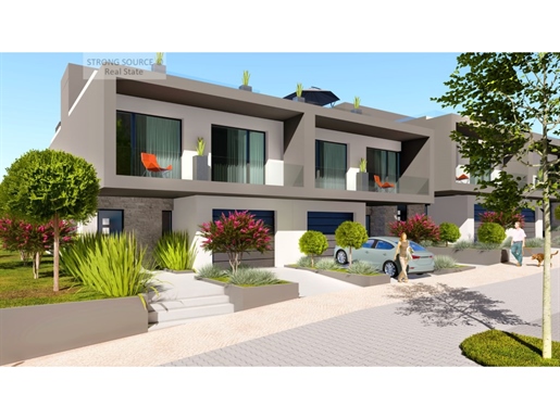 Excellent 4 bedroom townhouses in a small private condominium with just 15 houses, a few minutes wal