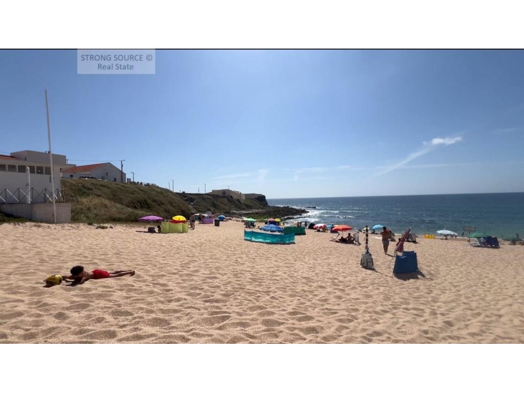 Two-Bedroom apartment with 2 garage spaces, in Praia da Consolação - Peniche, with direct access to